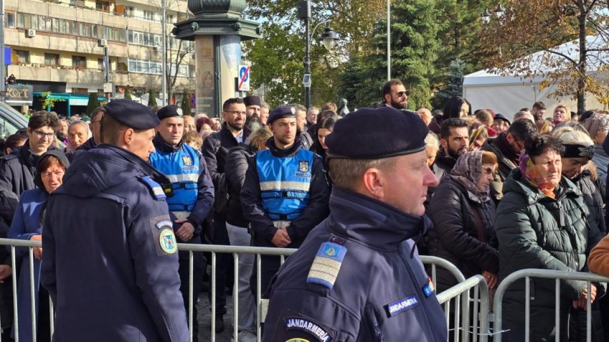 Intervenție a jandarmeriei la Catedrala Mitropolitană din Iași după ce doi bărbați au sărit gardurile de protecție