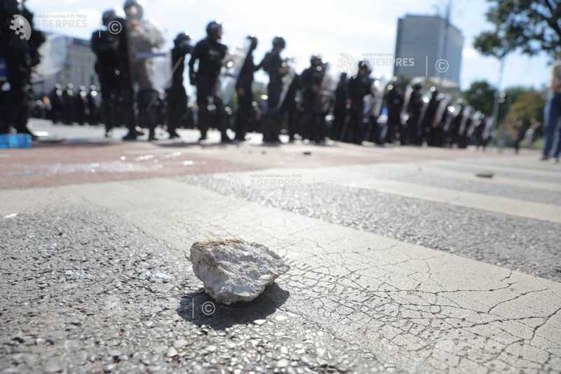 Un bărbat a fost arestat preventiv pentru instigarea la violențele de la protestul fermierilor din Piața Victoriei