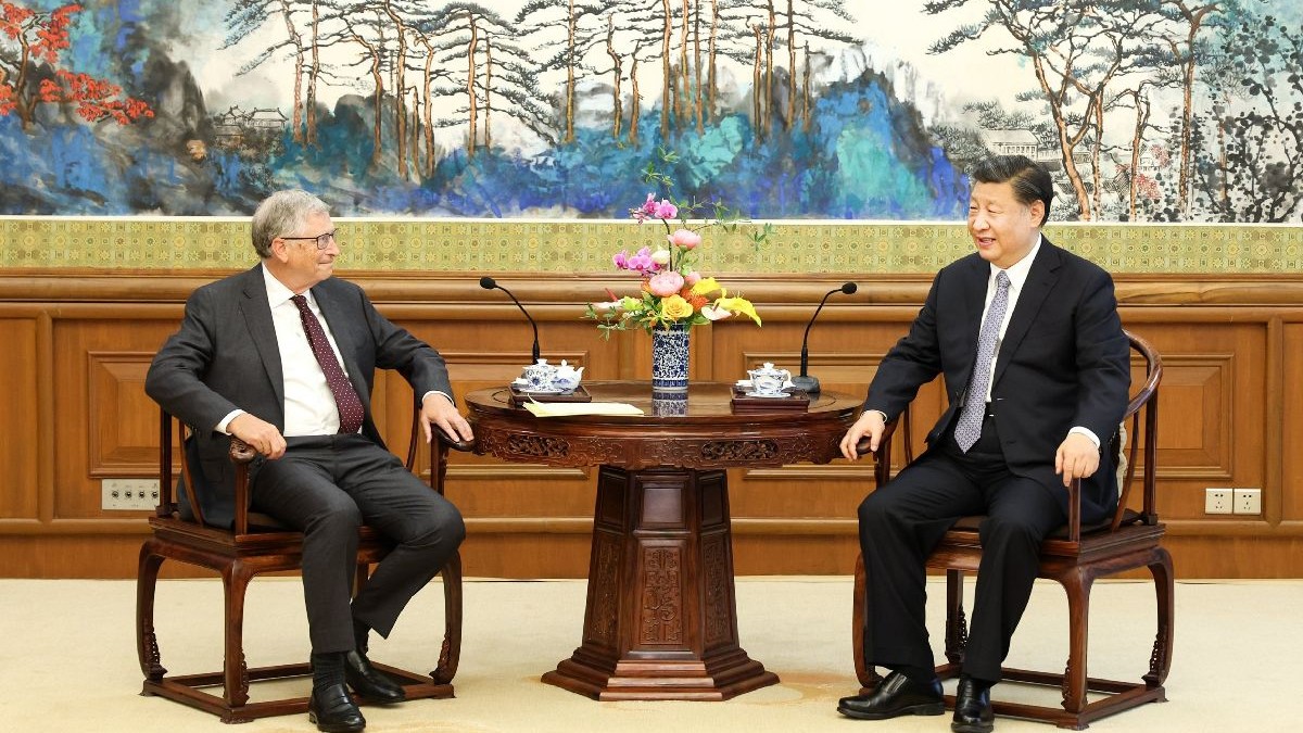 Bill Gates solicită o întâlnire cu Xi Jinping din cauza riscurilor generate de Inteligența Artificială