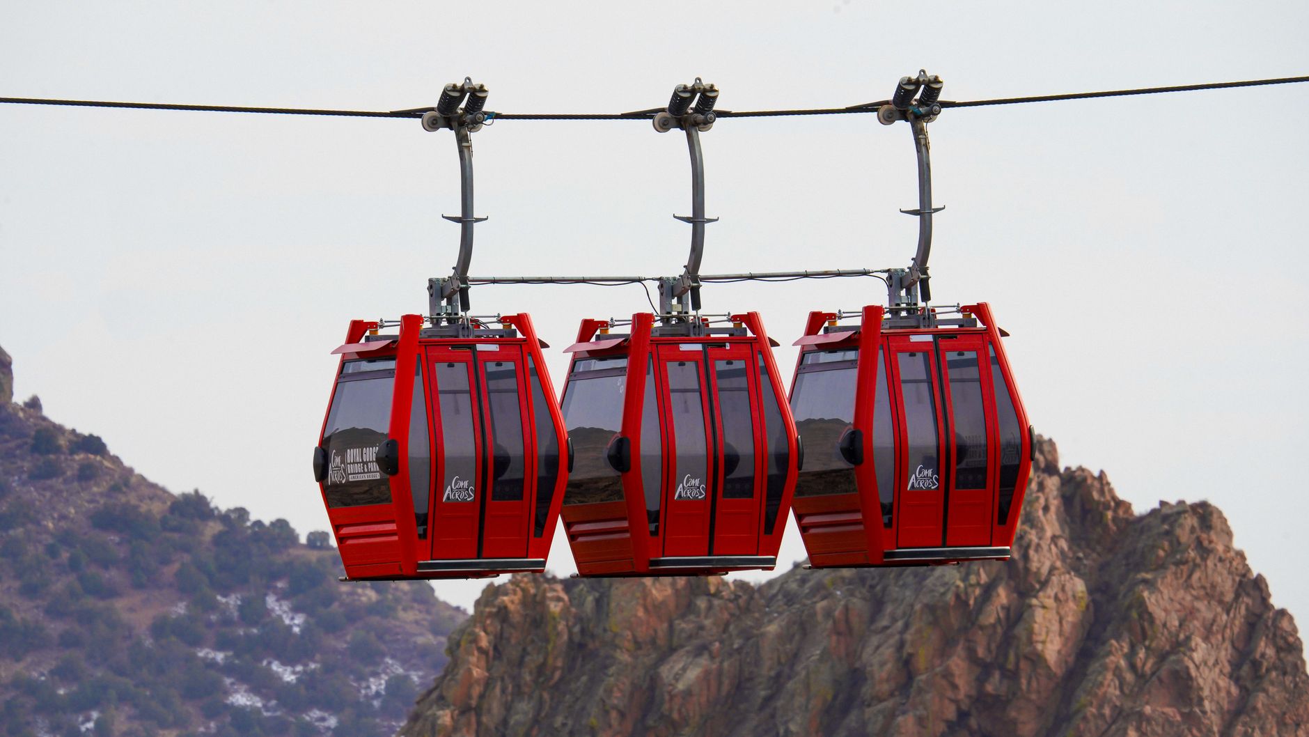 Gondola Carp din Bucegi a fost oprită din cauza vântului puternic