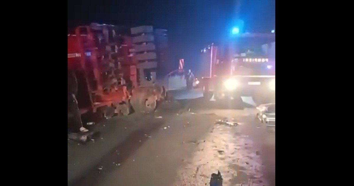 Tragedie pe DJ 504: Un bărbat a murit în urma coliziunii violente dintre un autoturism și un tractor