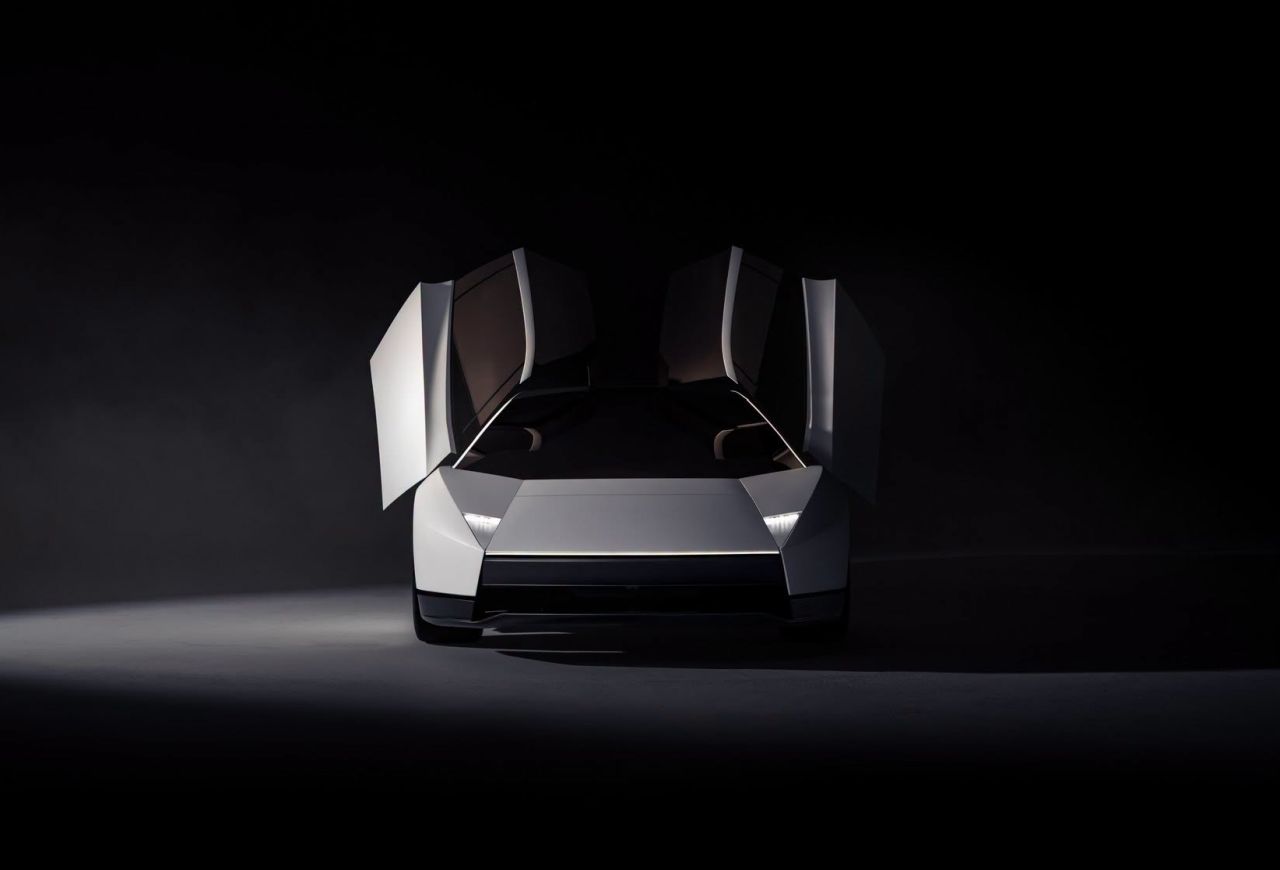 Tesla a prezentat noul model Roadster, însă producția de serie este amânată până în anul 2028