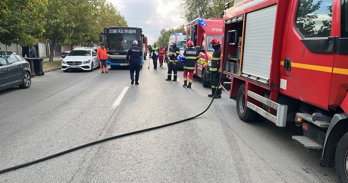 Accident grav în Craiova între un autobuz și o mașină: un mort și șapte răniți
