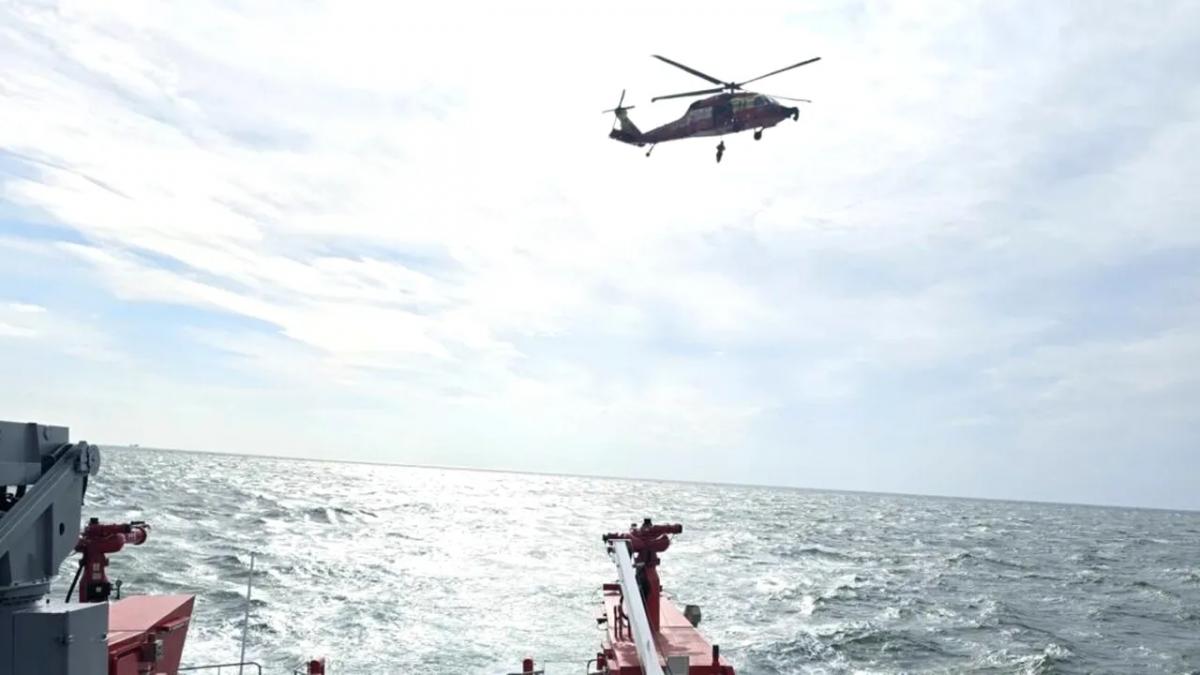 Operațiuni de căutare în Marea Neagră pentru șapte marinari dispăruți după atacul asupra navei Wine Trader
