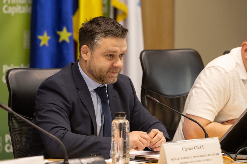 Ciprian Ciucu: Prioritatea este aerul curat și trotuarele, nu locurile de parcare pe bulevare