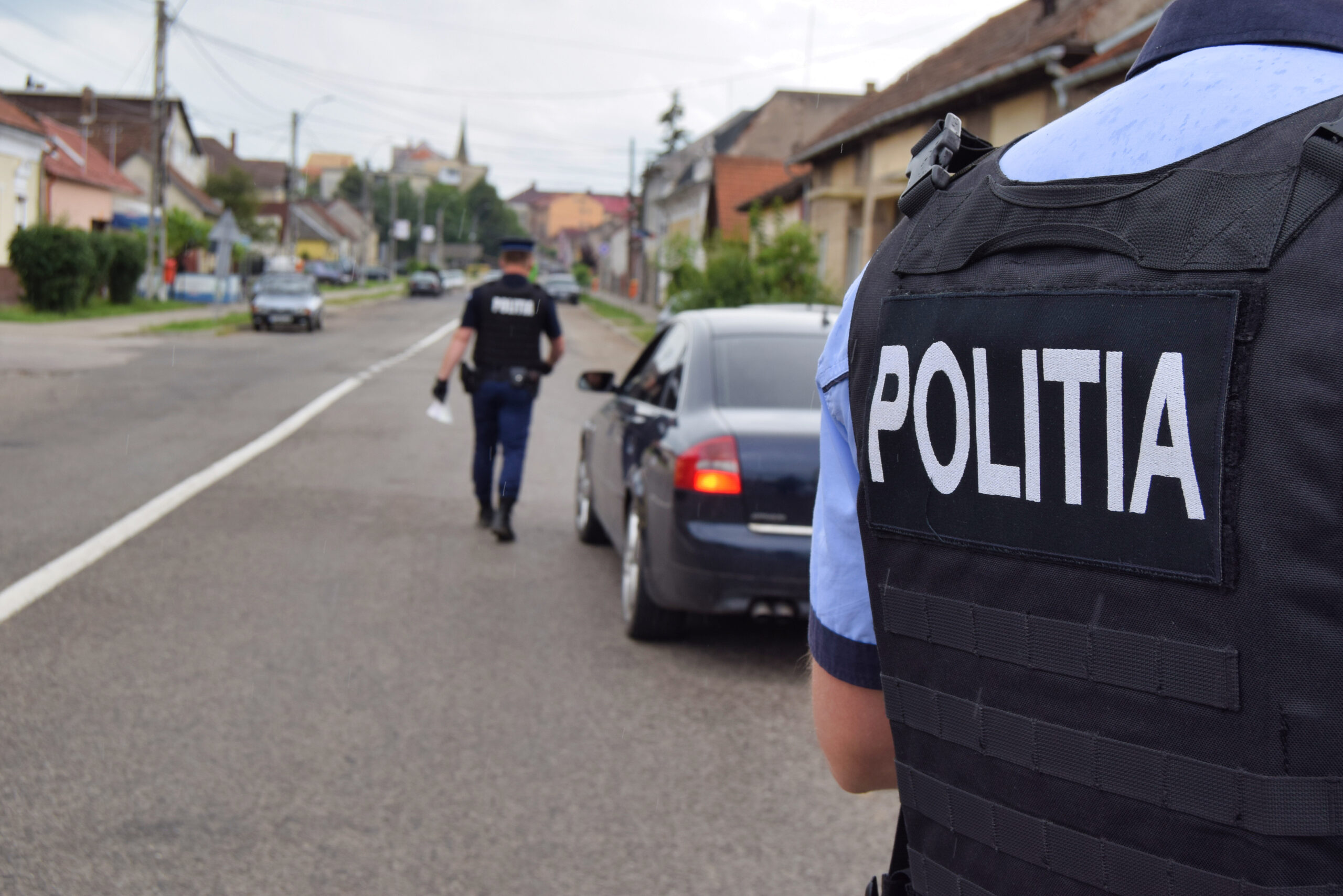 Un fost ofițer militar a fost arestat preventiv în Vaslui după ce a lovit o mașină parcată stând la volan