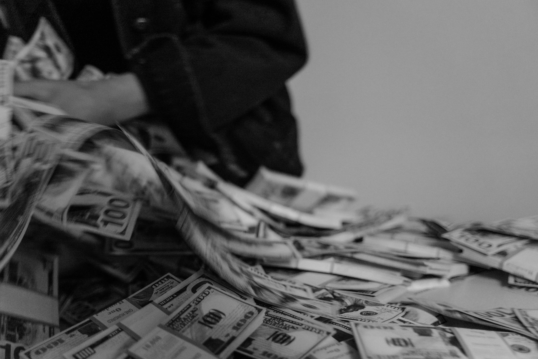 Un bărbat de 59 de ani a fost prins cu peste 9.000 de lei obținuți prin cerșetorie la Iași