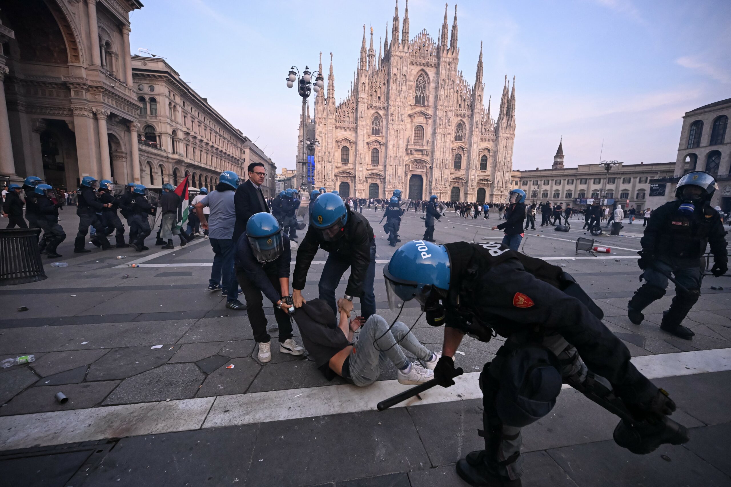 Proteste masive în Italia: peste 100.000 de oameni au ieșit în stradă pentru salarii și pensii mai mari