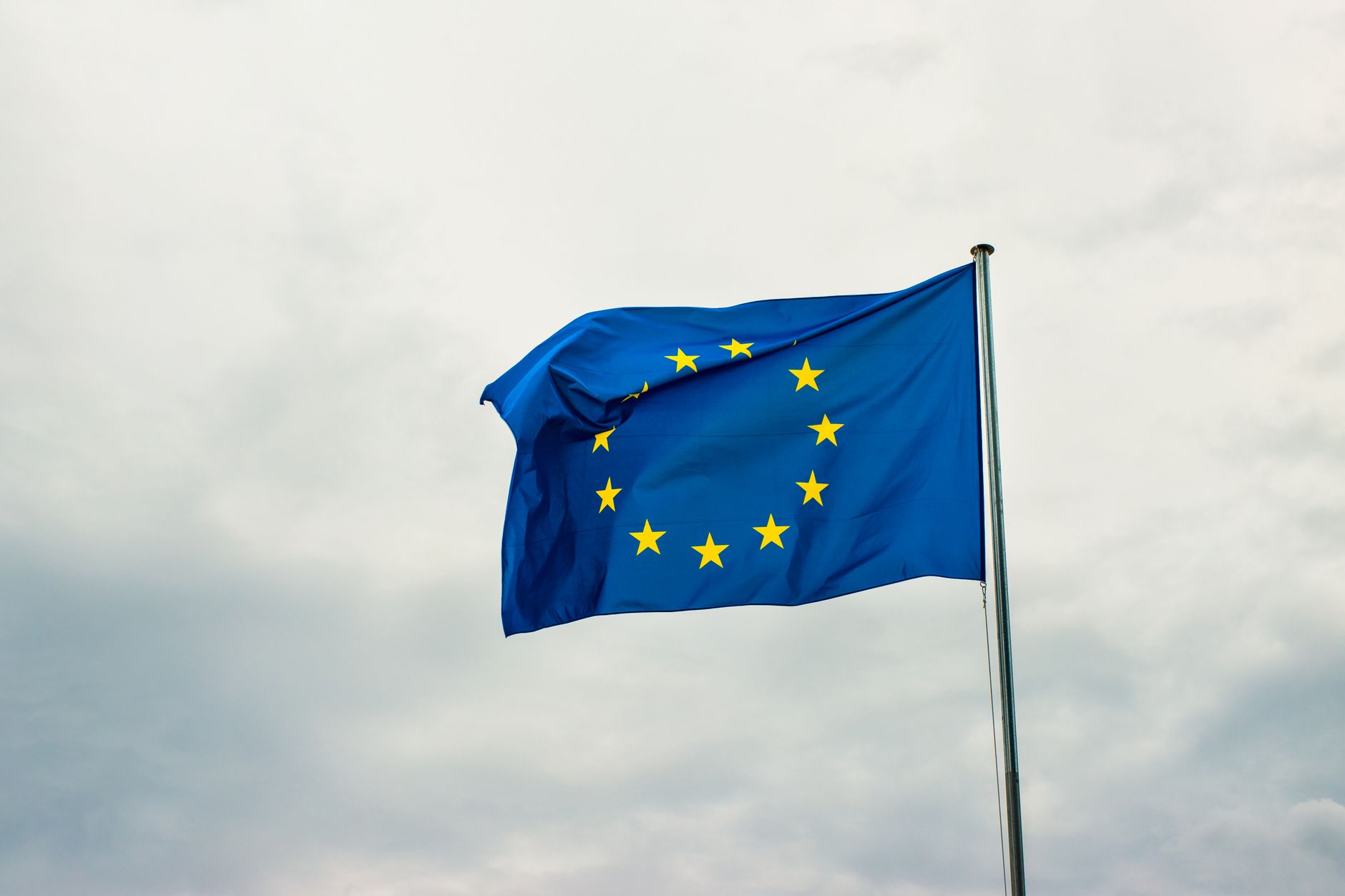 Impactul inteligenței artificiale asupra pieței muncii din România și temerile tinerilor generații