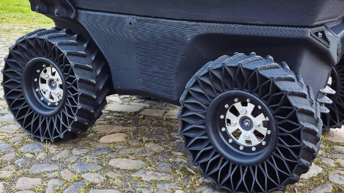 Tehnologie ucraineană: Roți fără aer, create prin imprimare 3D, pentru roboți militari pe front