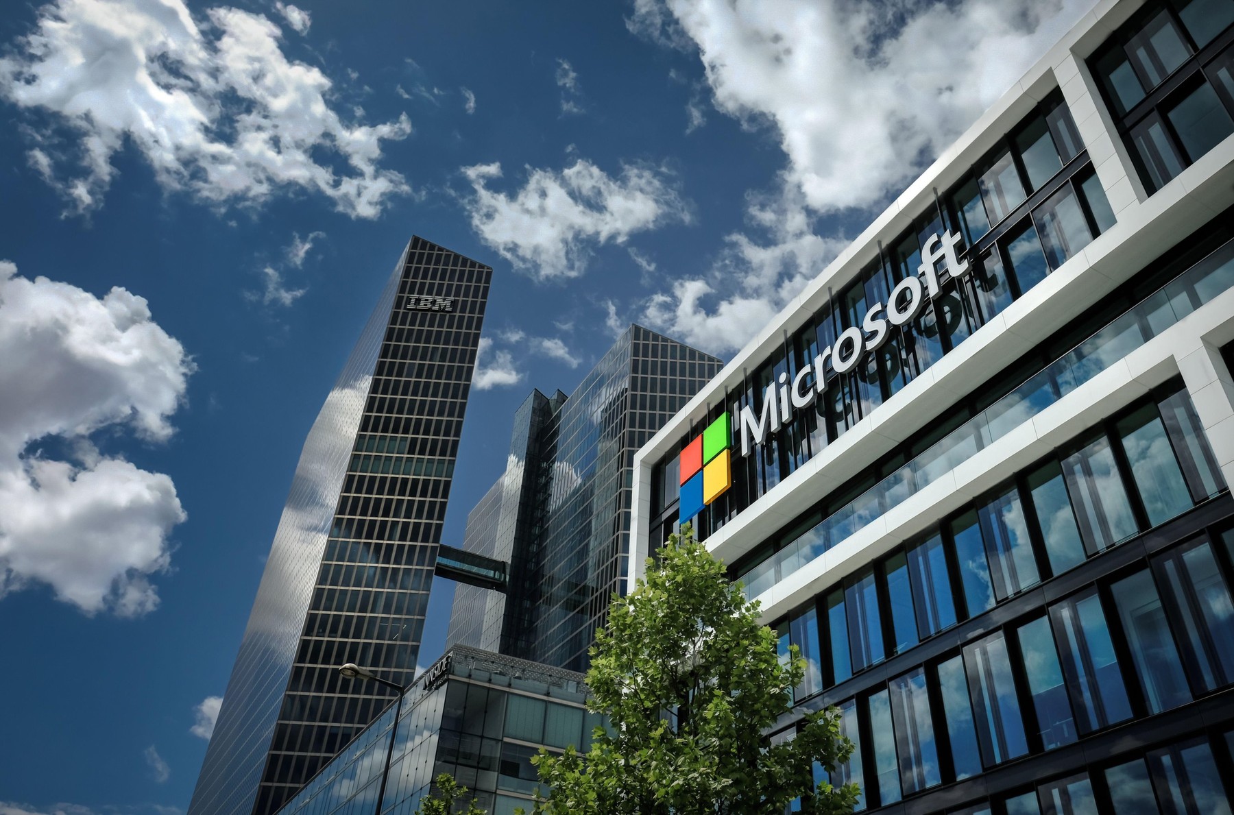 Microsoft renunță la un proiect de centru de date din Marea Britanie din cauza crizei energetice