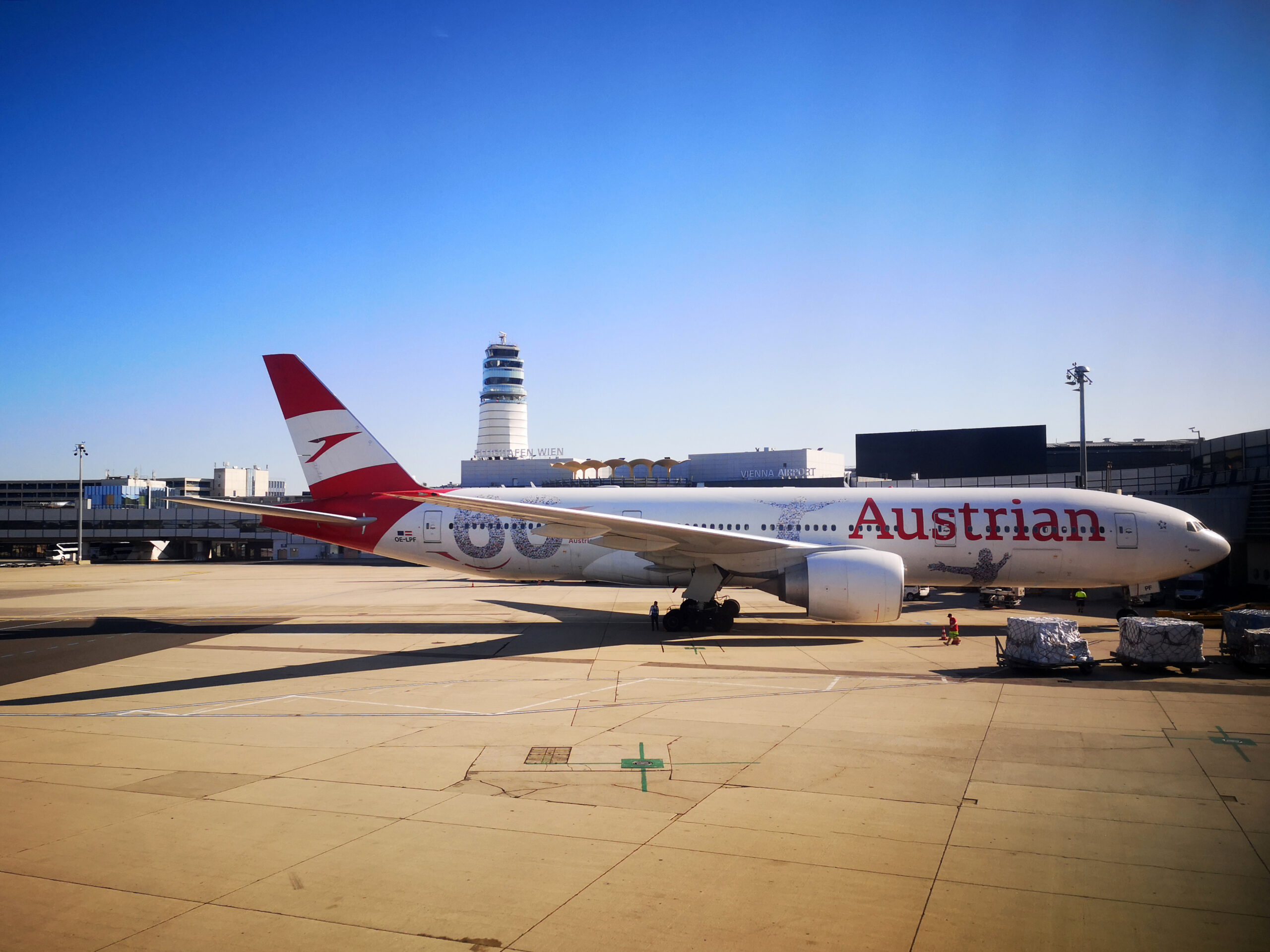 Alertă cu bombă la un avion Austrian Airlines: aeronava a fost escortată de un MiG-29 către Sofia