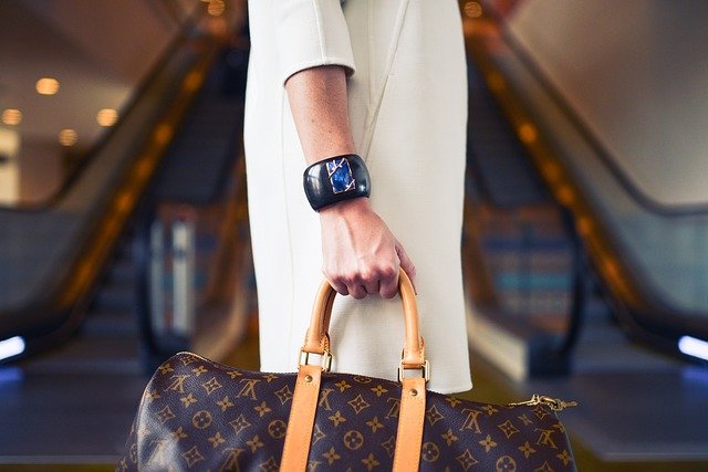 Violențe masive în Franța și Italia: Magazine de lux, precum Louis Vuitton și Dior, au fost jefuite