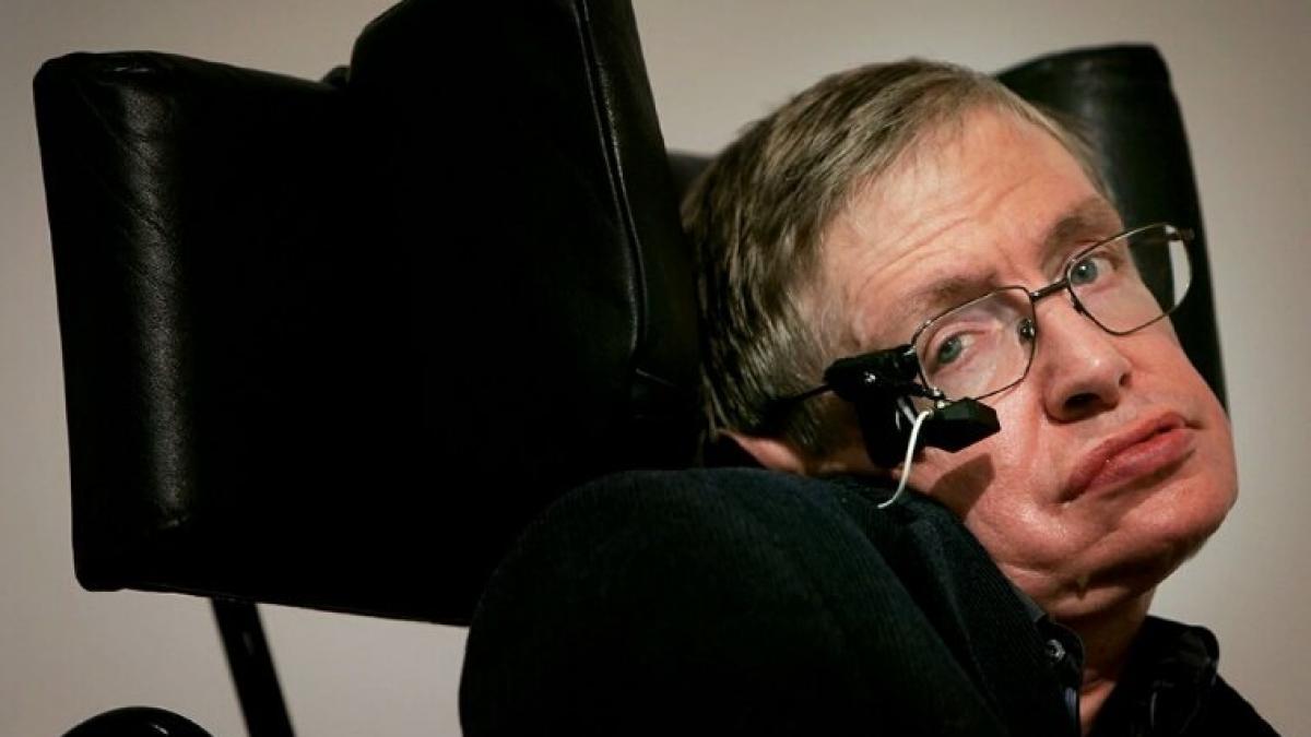 Avertismentele lui Stephen Hawking despre supraoameni și inteligența artificială revin în atenția publicului