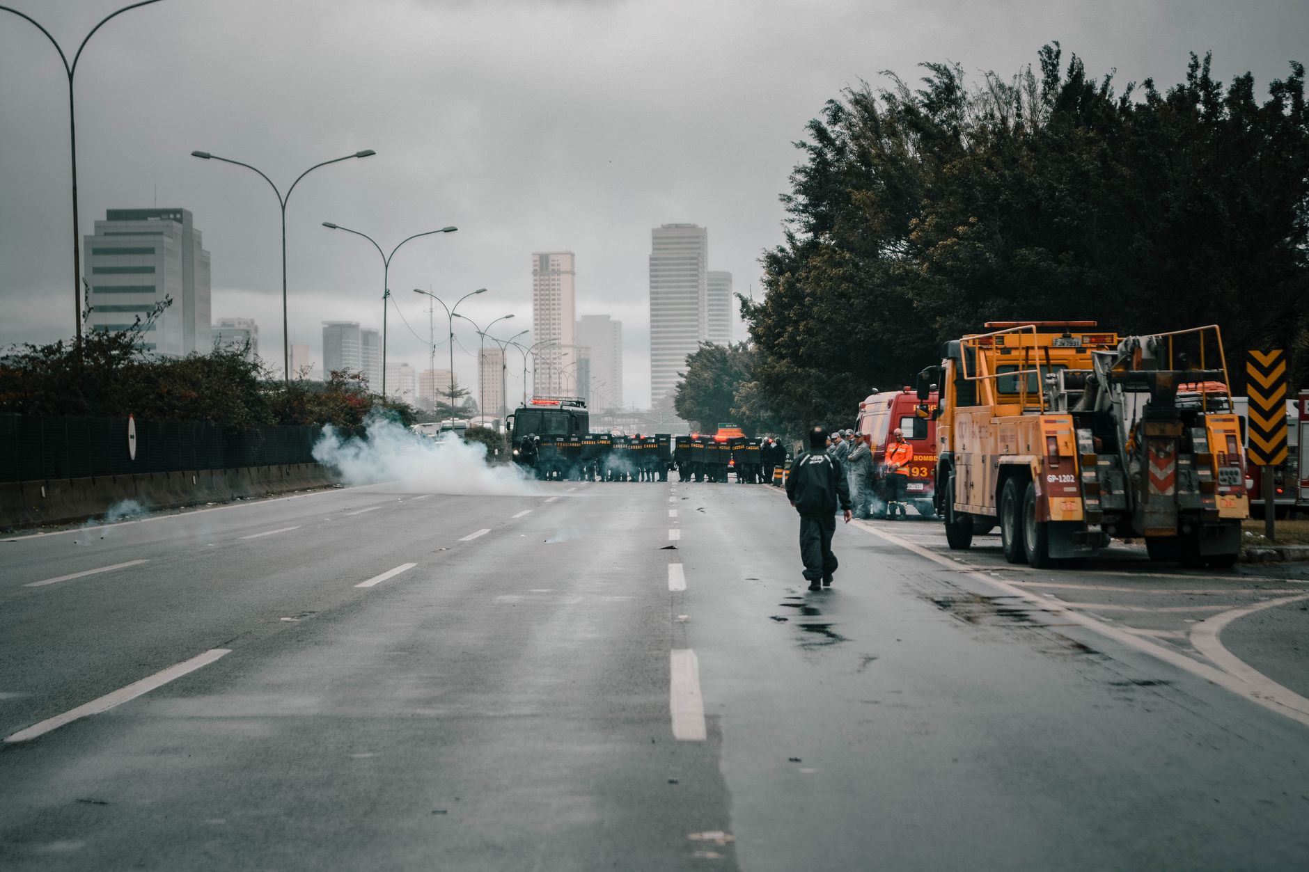 Val de violențe în Europa: jafuri în Franța, confruntări în Italia și proteste în Albania și Belgia