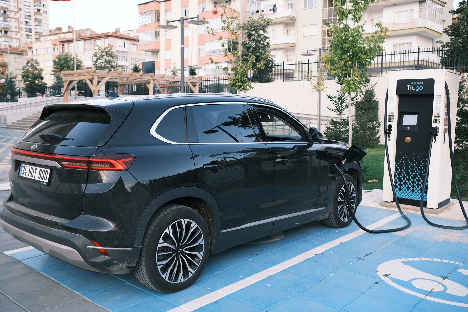 BYD va lansa în Europa un SUV electric de 7 locuri cu încărcare ultra-rapidă