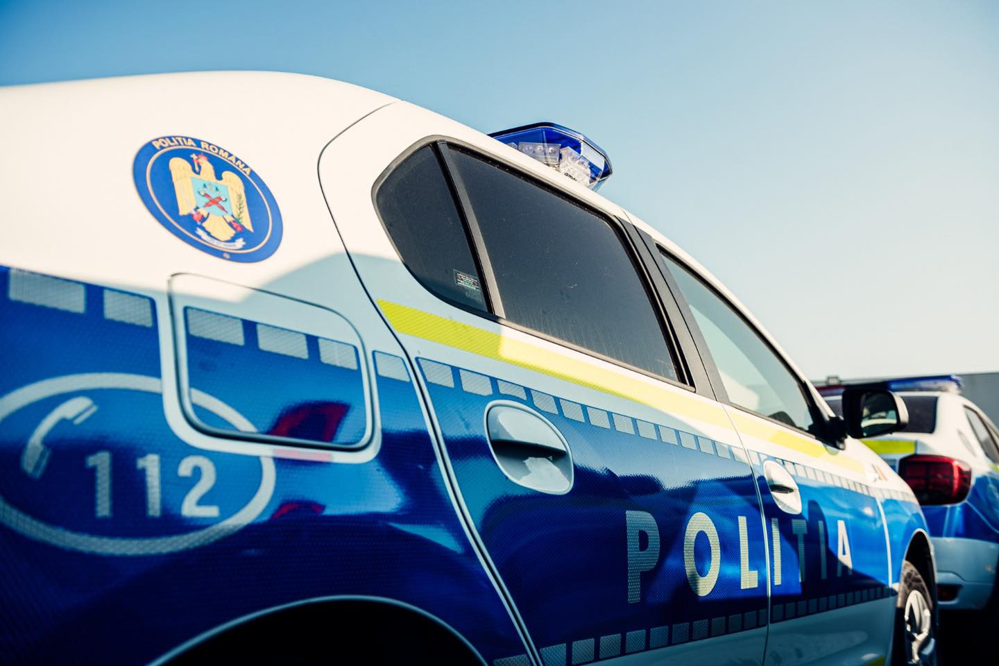 Accident pe Calea Griviței: O șoferiță a lovit un pieton și un biciclist în timpul manevrei de parcare