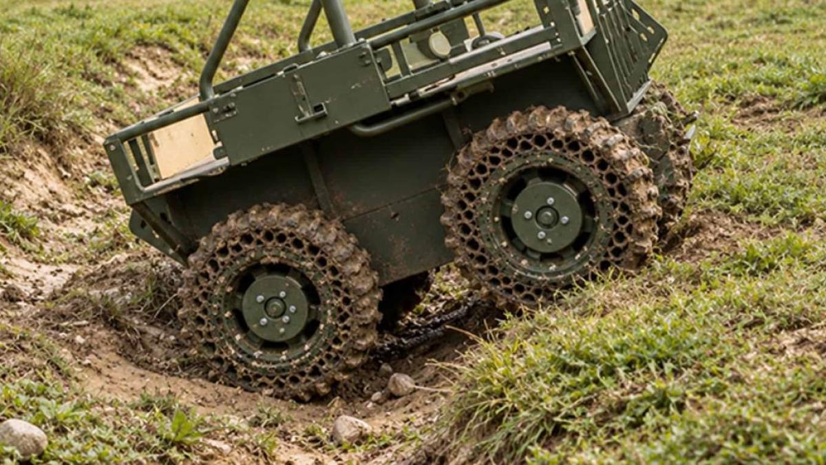 Companii ucrainene dezvoltă roți fără aer pentru roboți militari, utilizând tehnologia imprimării 3D