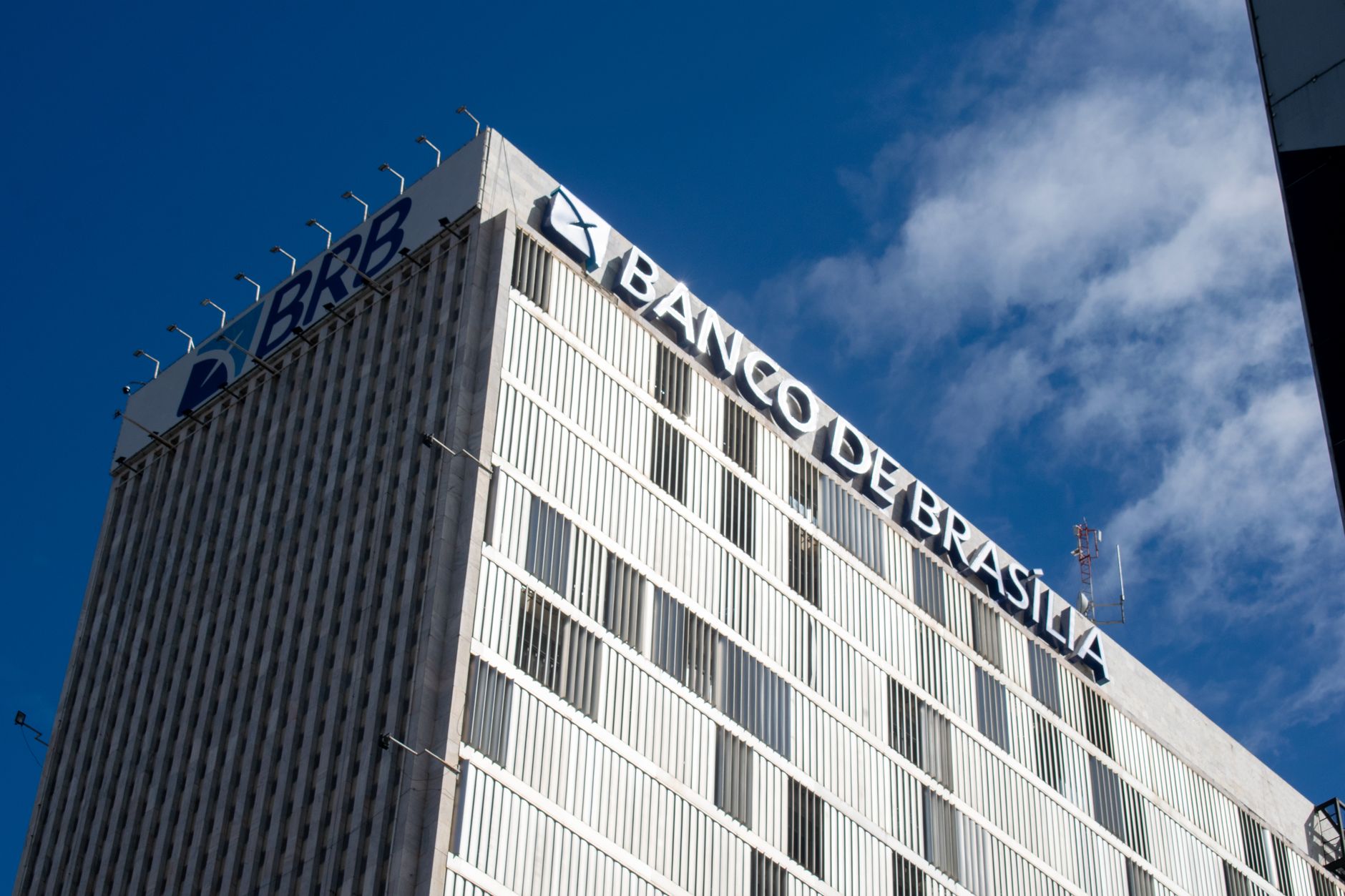 UniCredit a finalizat răscumpărarea unei divizii de la Societe Generale