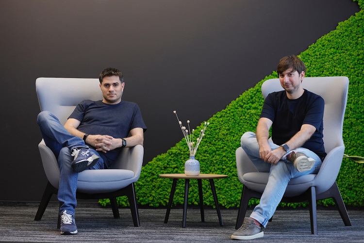 FlowX.AI, compania fondată de români, se aliază cu gigantul american Sutherland pentru implementarea agenților AI
