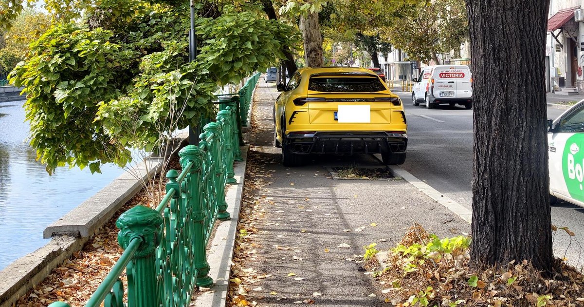 Controverse în București după ce un Lamborghini a fost parcat pe trotuar. Reacții la costul parcării