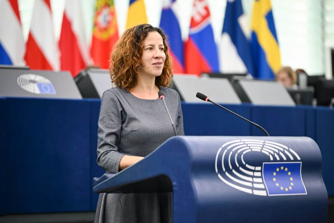 Roxana Mînzatu: Inteligența artificială pune sub presiune posturile de debut și funcțiile administrative