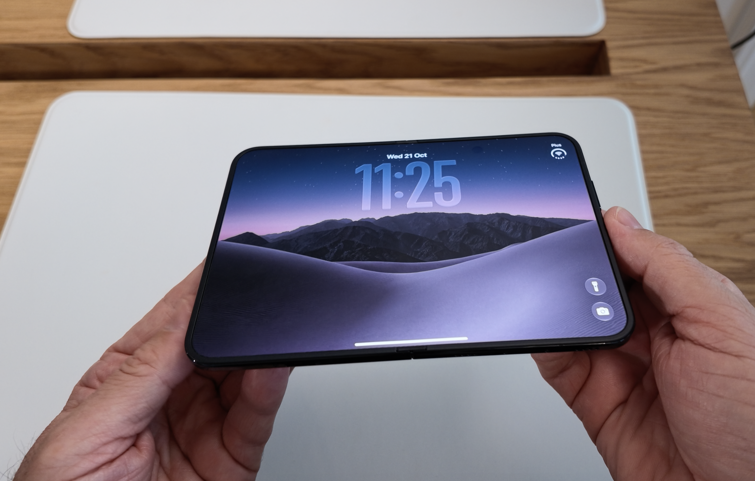 Apple lansează iPhone Duo, primul smartphone pliabil al companiei. Prețul începe de la peste 12.000 de lei