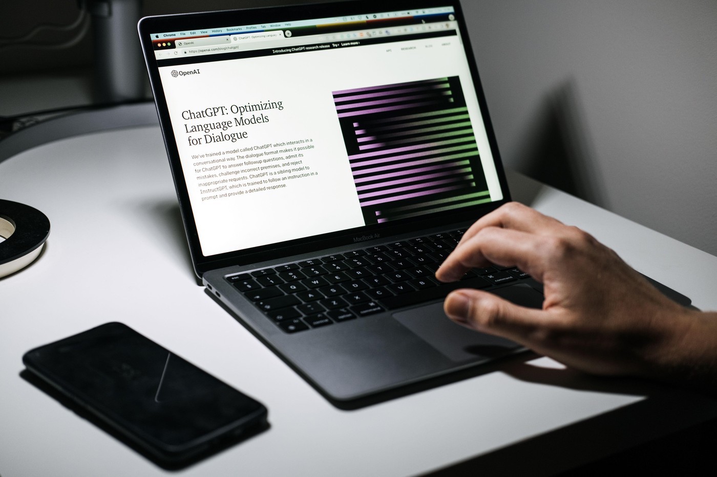 OpenAI și Anthropic vor introduce watermark-uri invizibile pentru a marca textele generate de AI