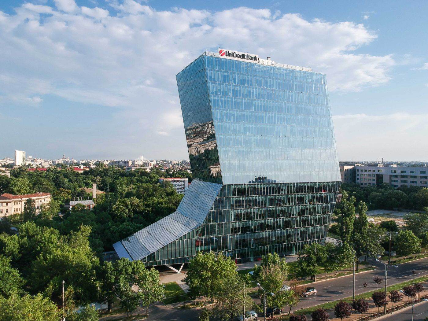 UniCredit Bank introduce proces digital pentru deschiderea conturilor de companie prin aplicația mobilă