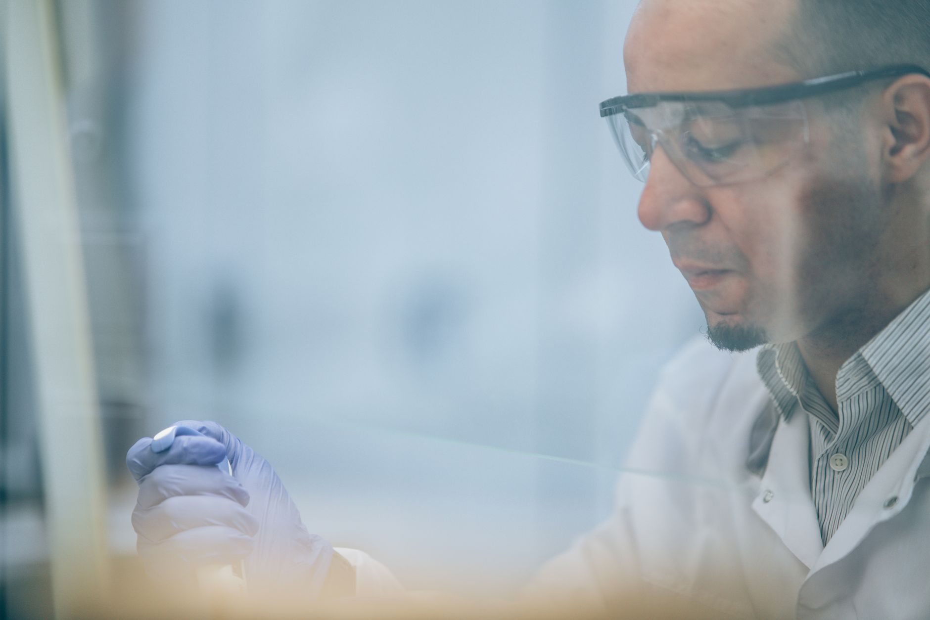 Premieră în medicină: a fost testată pentru prima dată tehnica de editare genetică direct în corpul unui pacient