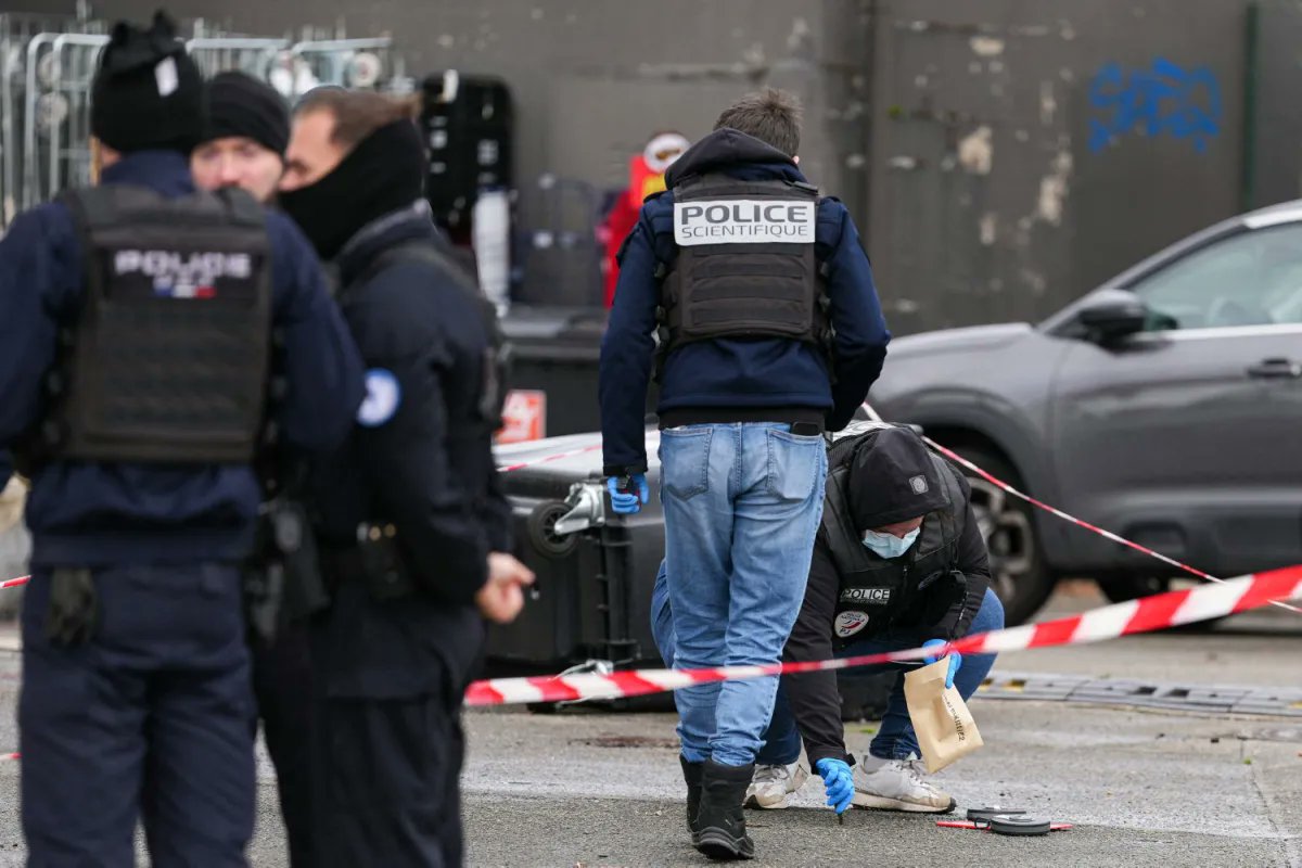 Atac armat cu armă automată în Franța: un bărbat de 26 de ani a fost ucis, patru persoane au fost rănite