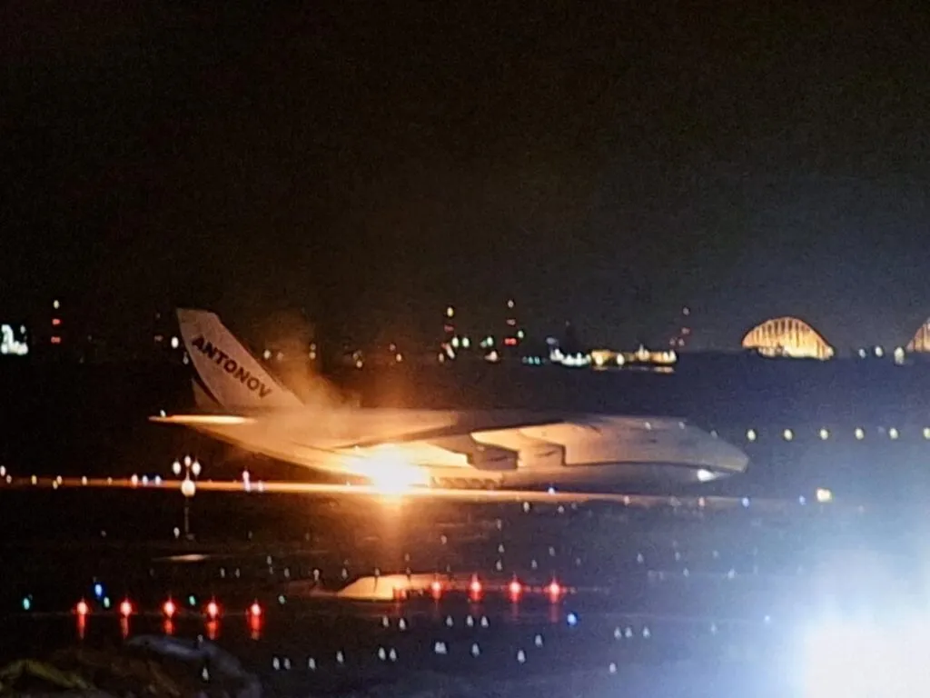 Un avion cargo ucrainean Antonov An-124 a luat foc în timpul aterizării pe un aeroport din Japonia