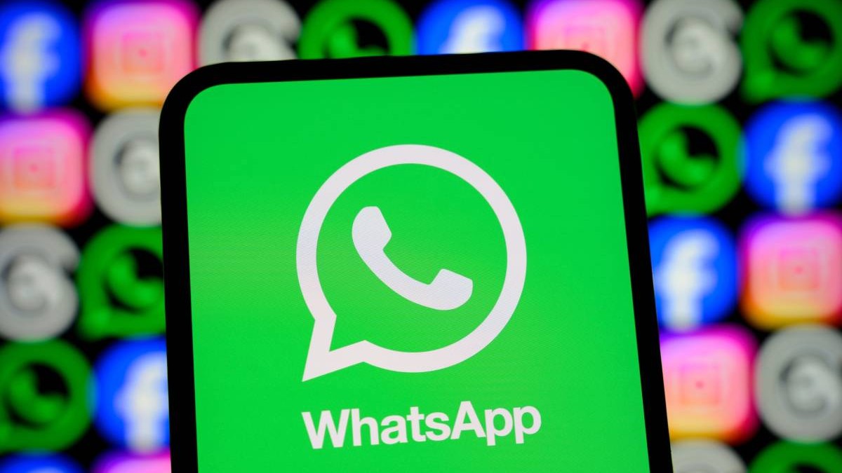 WhatsApp testează funcția de programare a mesajelor pe iPhone, inclusiv expedierea fără conexiune la internet