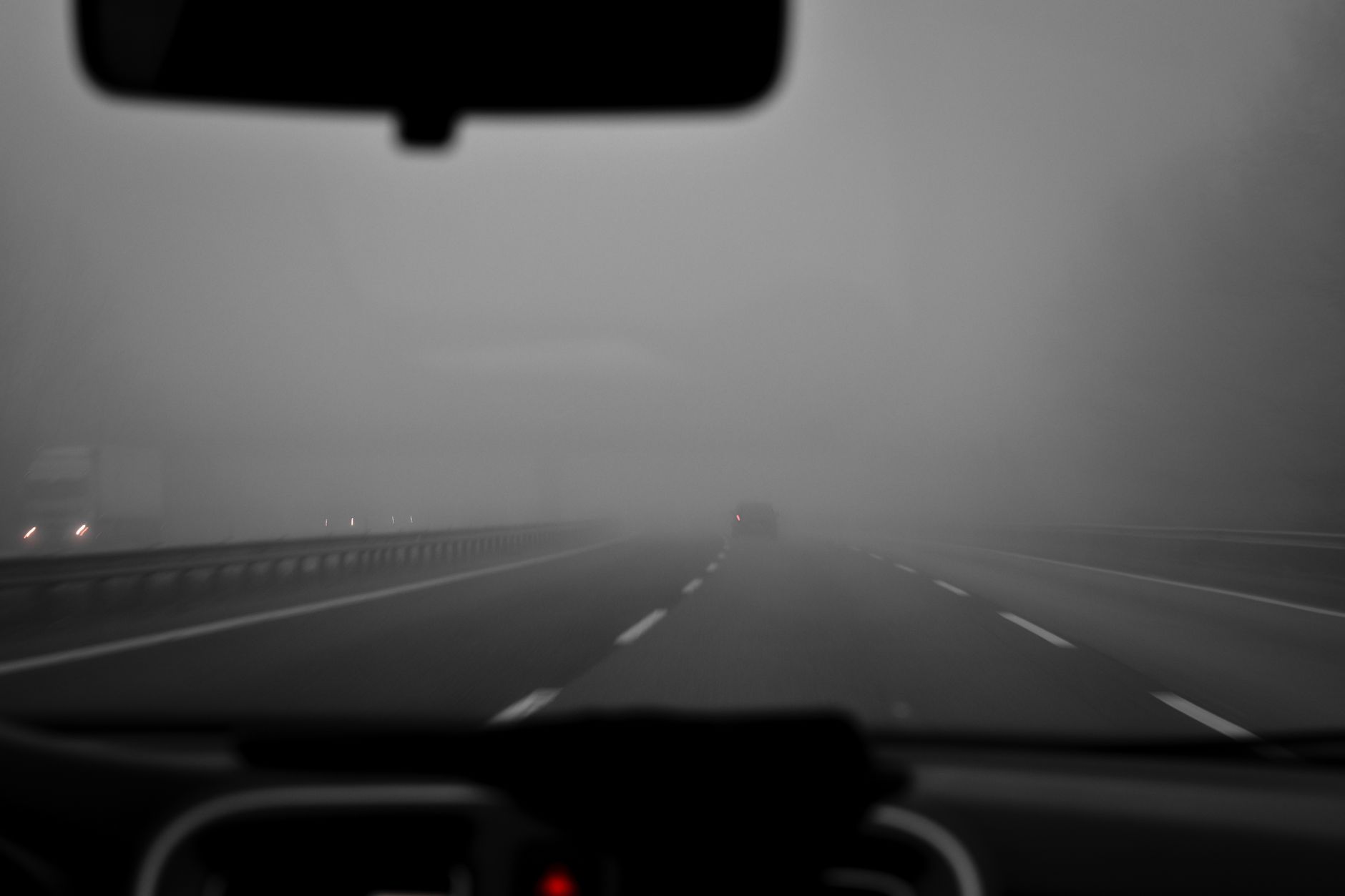 Condiții de circulație dificile pe autostrăzile A1, A2, A3 și A7 din cauza ceții dense