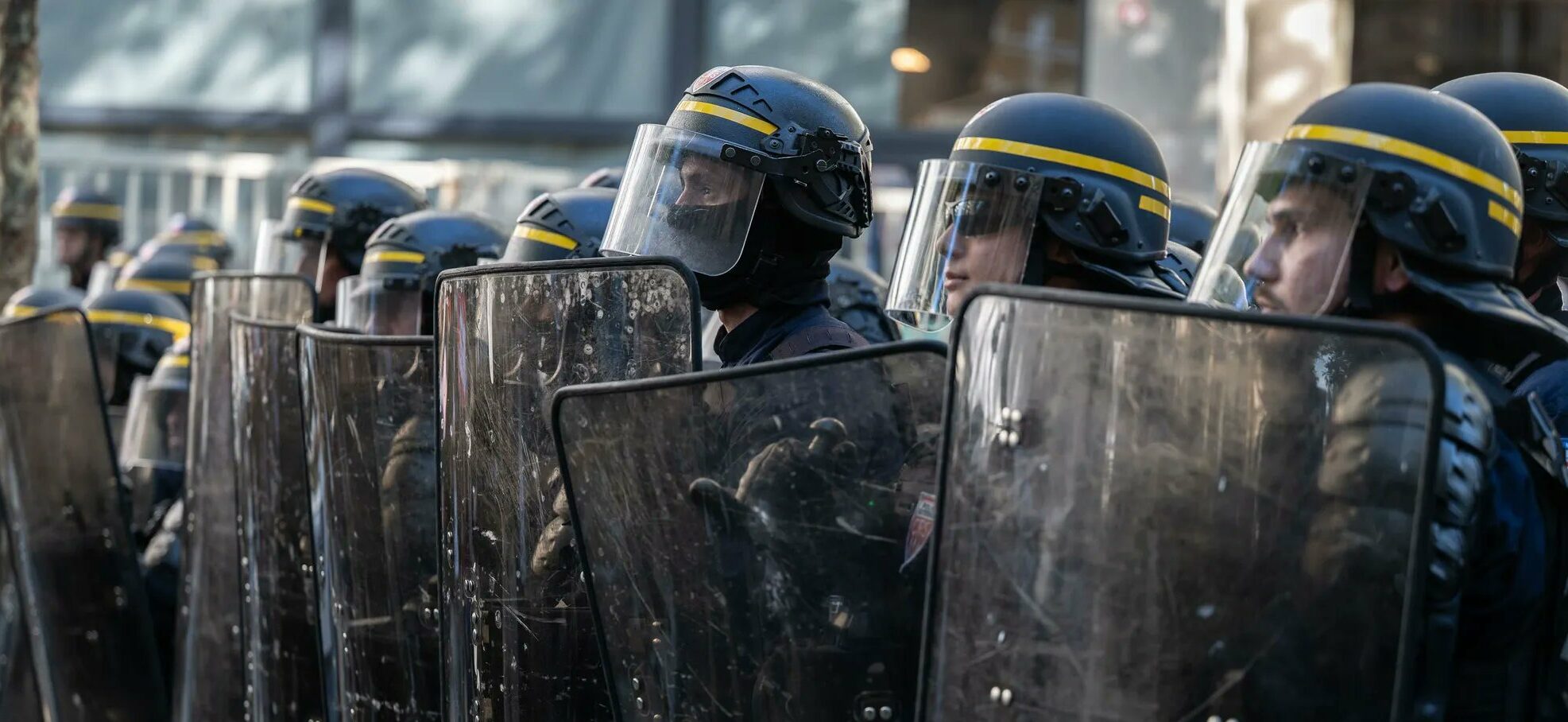 Alertă maximă în Franța: 70.000 de polițiști mobilizați pentru proteste și congresul Rassemblement National