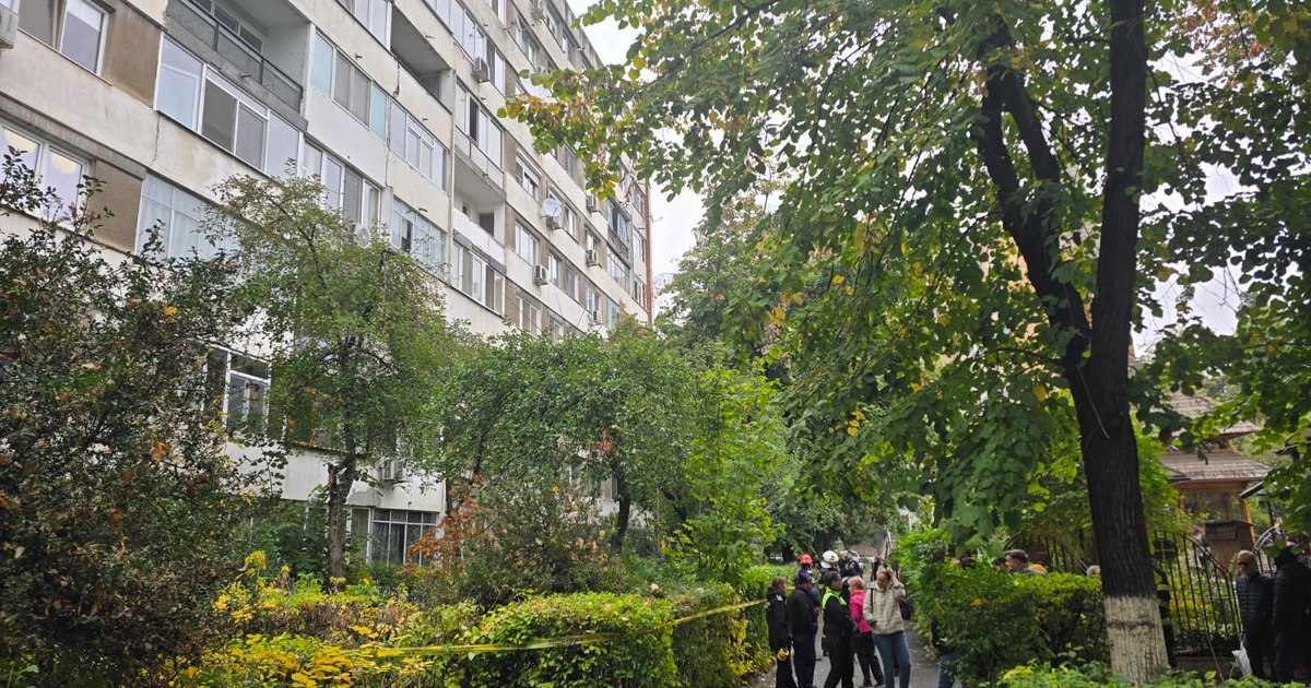 Evacuare preventivă într-un bloc din Sectorul 6, după apariția unei crăpături între etajele 5 și 8