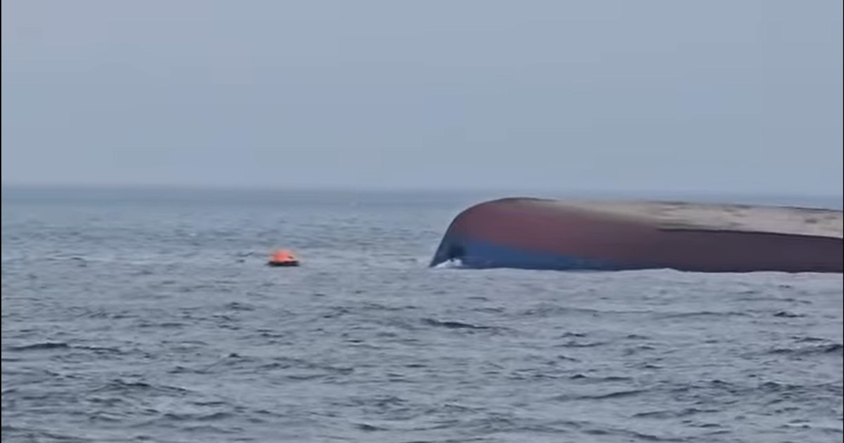 Operațiuni de căutare în Marea Neagră pentru trei marinari dispăruți după un atac cu drone asupra unei nave