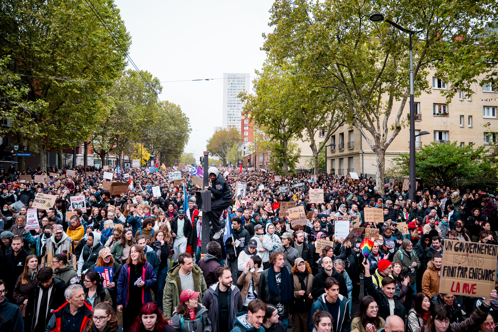 Violențe în Franța: 135 de arestări și intervenții cu gaze lacrimogene în mai multe orașe
