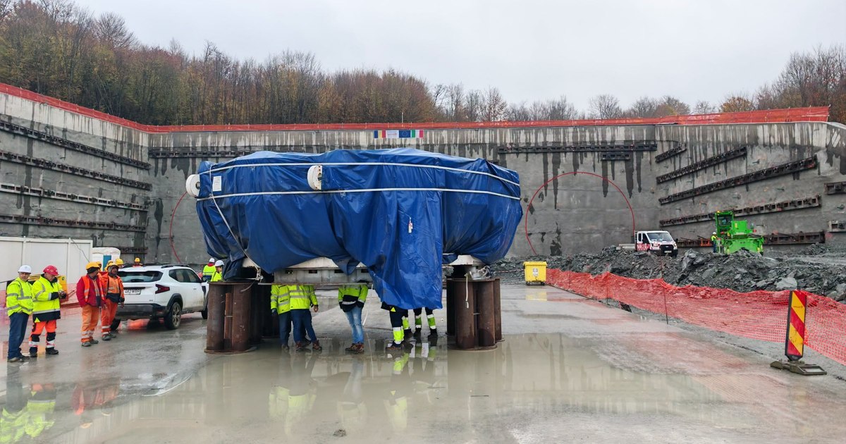 Componentă majoră pentru Autostrada Sibiu–Pitești: Capul de foraj pentru Tunelul Poiana a ajuns la șantier