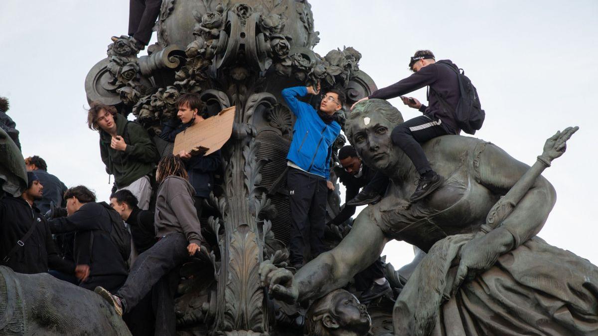 Proteste masive în Franța împotriva scumpirilor: aproape 1.000 de persoane reținute în urma ciocnirilor