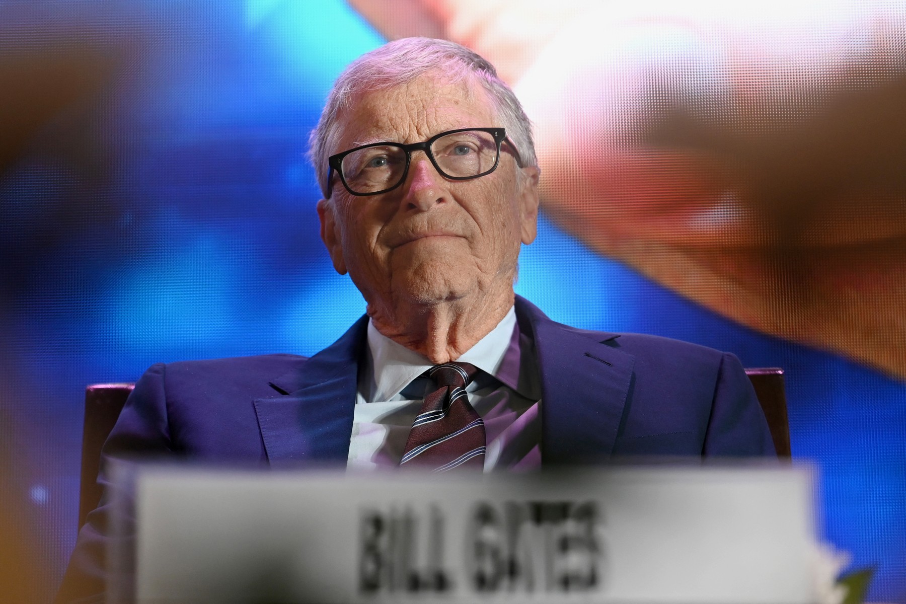 Bill Gates avertizează că tranziția către era inteligenței artificiale va fi una tumultuoasă