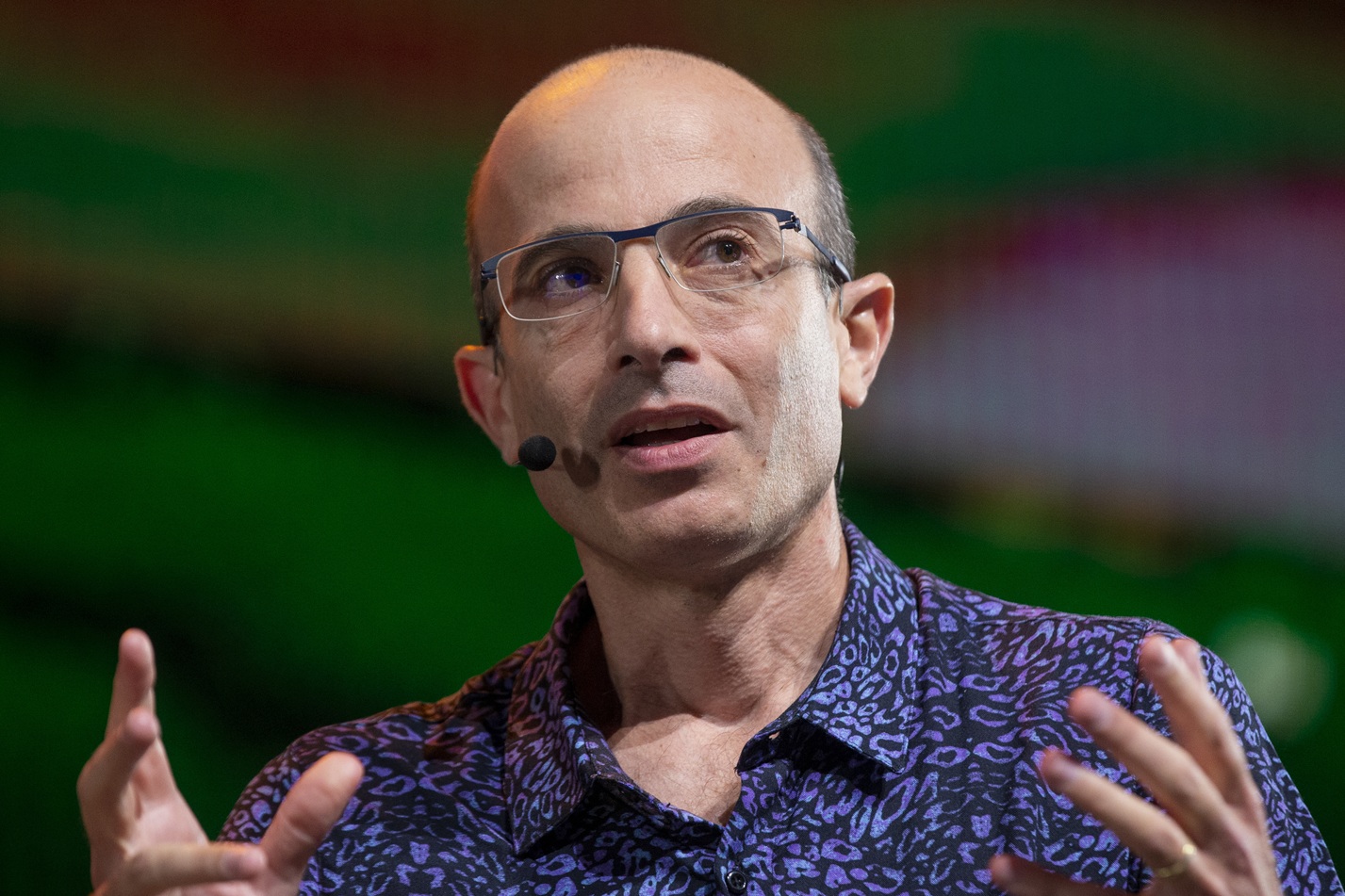 Yuval Noah Harari avertizează că inteligența artificială ar putea depăși capacitatea de înțelegere a oamenilor