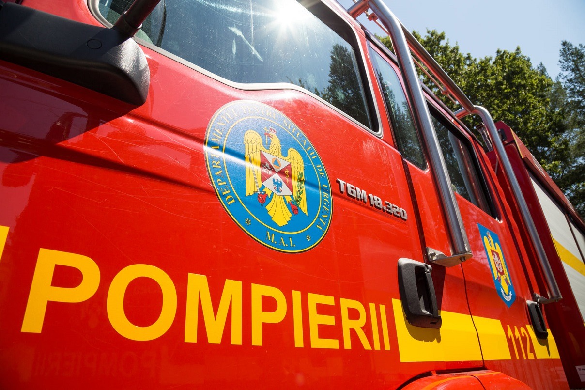 Agresiune asupra pompierilor în Argeș: o misiune de stingere a incendiului a degenerat într-o revoltă