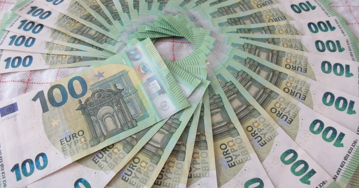Anchetă la Aeroportul Otopeni după dispariția a 700.000 de euro confiscate de la un pasager