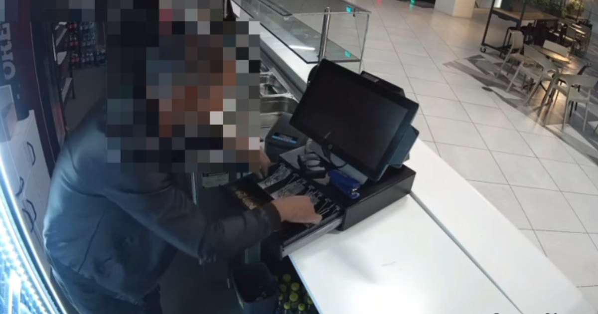 Furt în mall-ul Promenada din Craiova: un bărbat de 37 de ani a fost reținut după ce a forțat casele de marcat