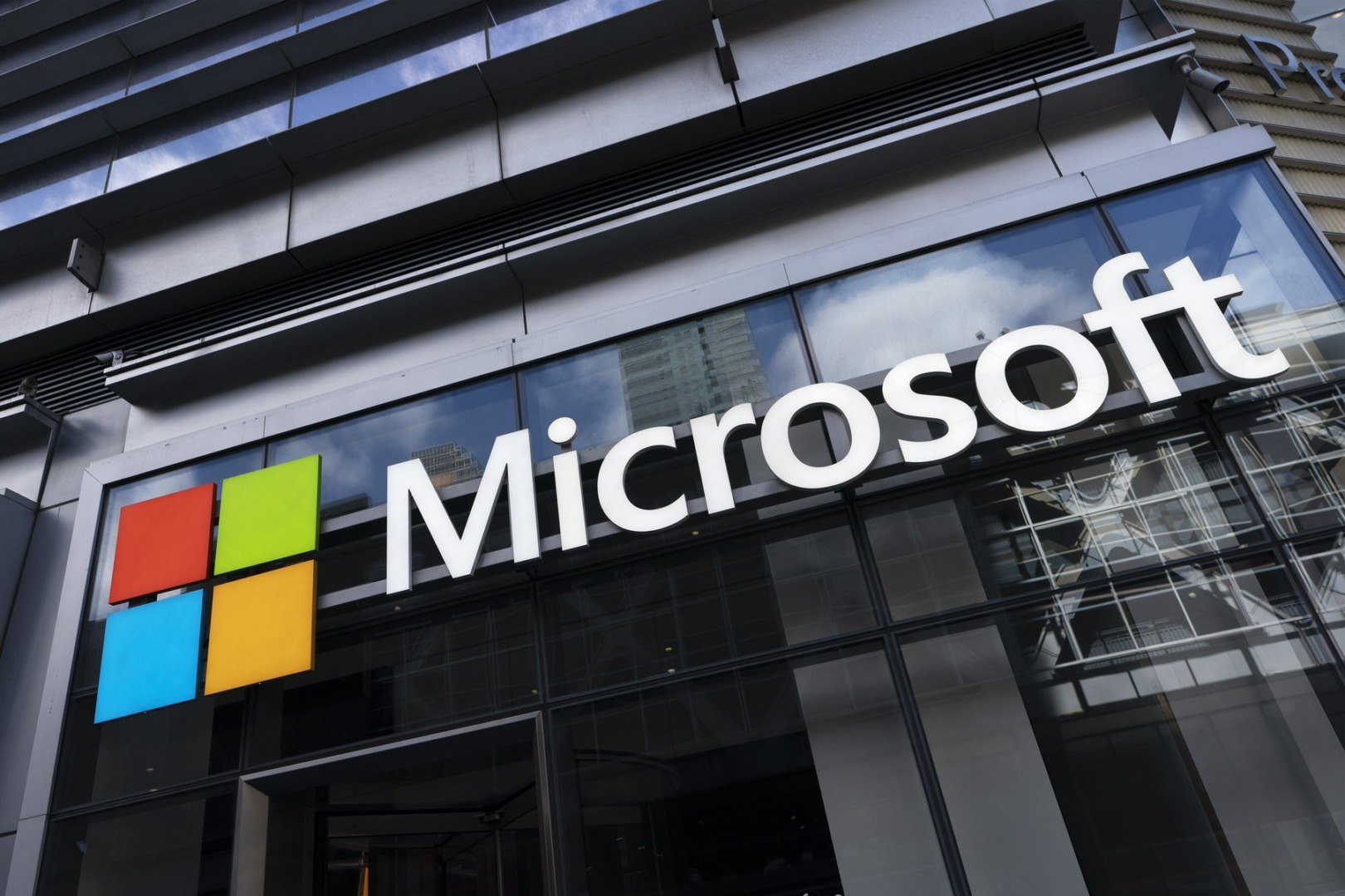 Microsoft oferă plecări voluntare pentru 60.000 de angajați pentru a finanța inteligența artificială
