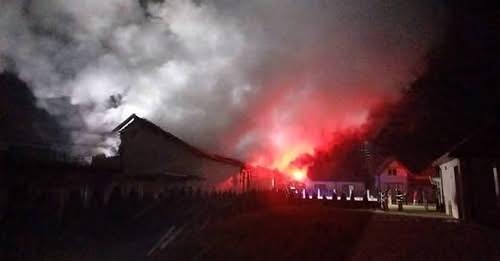 Explozie puternică într-o locuință din Argeș: două persoane au fost rănite grav