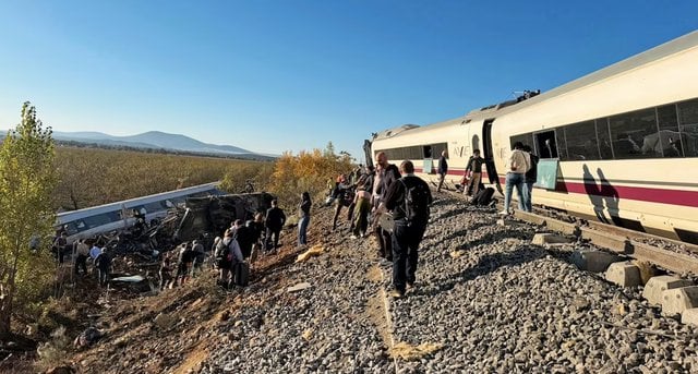 Accident feroviar cu victime în Spania: Două trenuri de mare viteză s-au ciocnit în provincia Toledo
