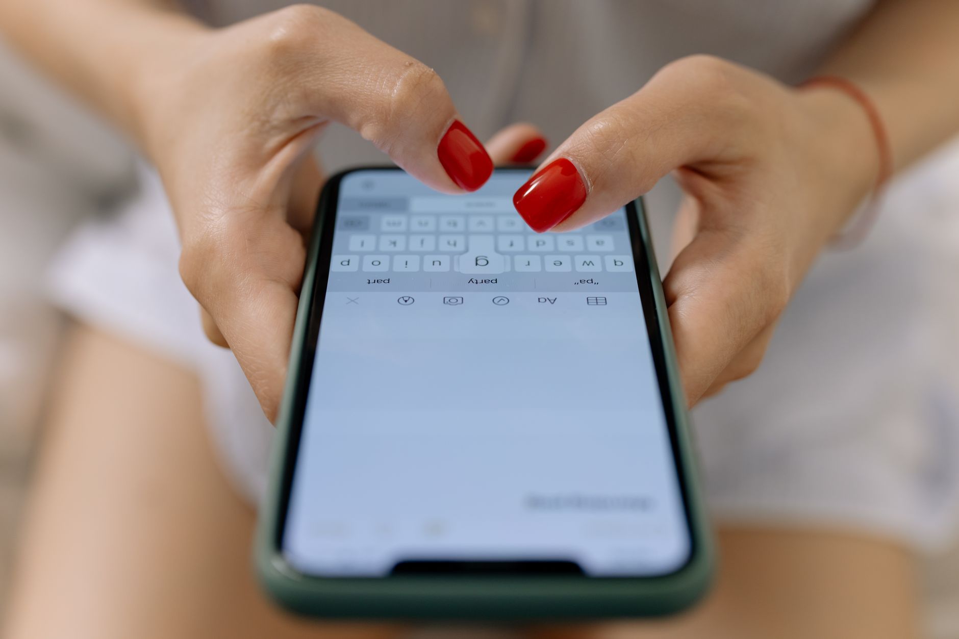 Avertisment de securitate: Reclame false și facturi de pe WhatsApp sunt folosite pentru furtul de date