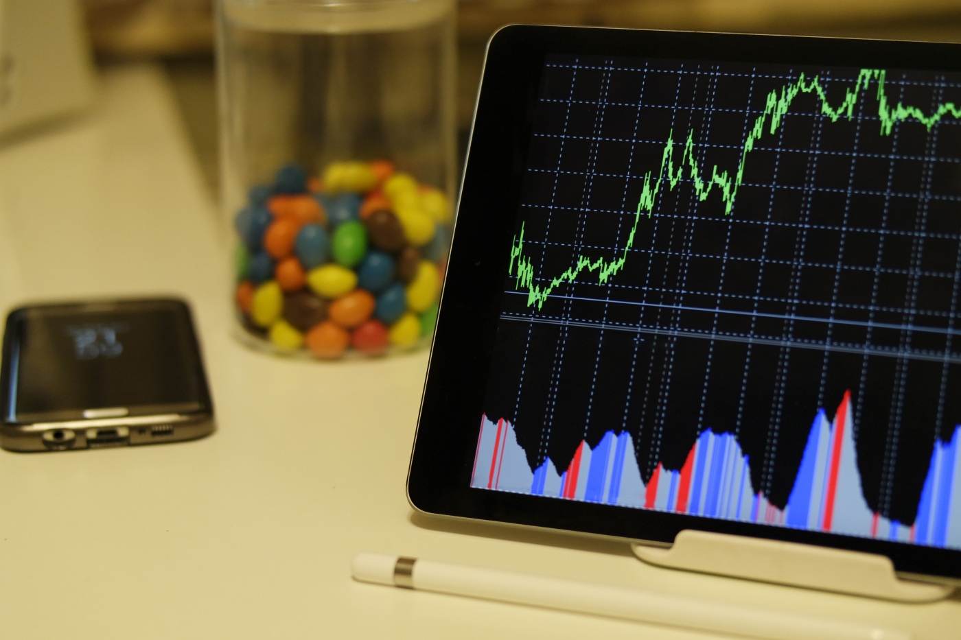 Alphabet anticipează o creștere de 25% a veniturilor, în ciuda presiunii costurilor pentru inteligența artificială